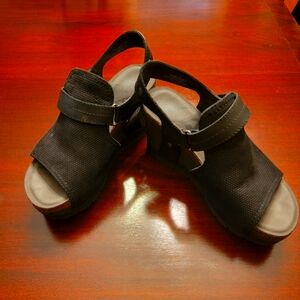 OTBT black wedge sandals